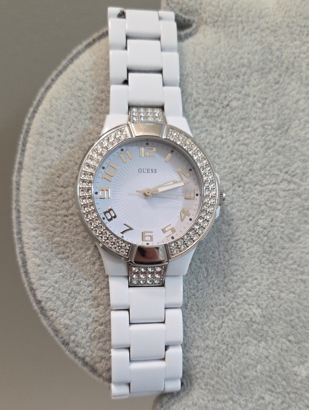 GUESS Ladies White Crystal Watch Japanese Movement Gift Accessories Water Resist